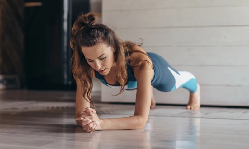 how to do planks to flatten stomach